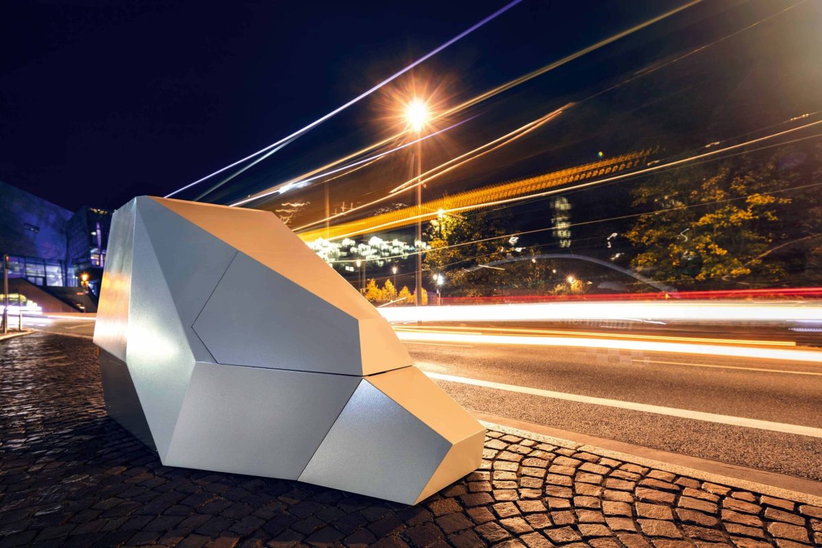 У США з'явилися броньовані камери фіксації швидкості у стилі Tesla Cybertruck - фото 2