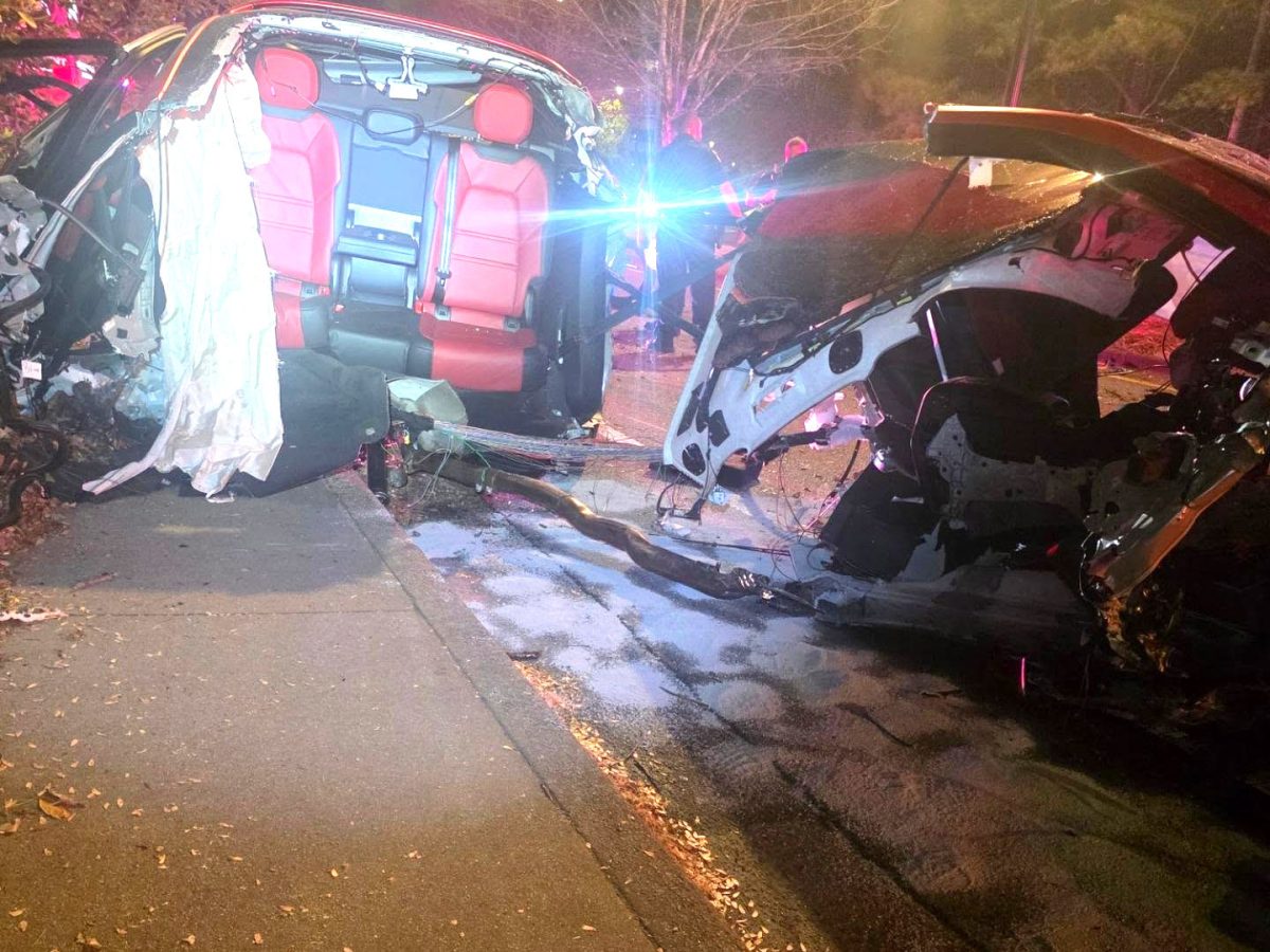 Жахлива ДТП у США: Porsche Cayenne розірвало навпіл, але водій дивом вижив - фото 1