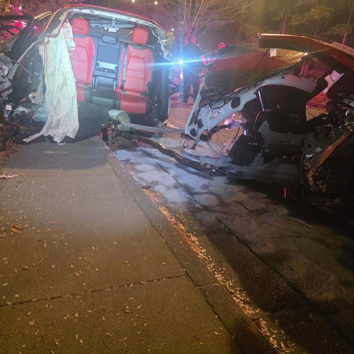 Жахлива ДТП у США: Porsche Cayenne розірвало навпіл, але водій дивом вижив - фото 2