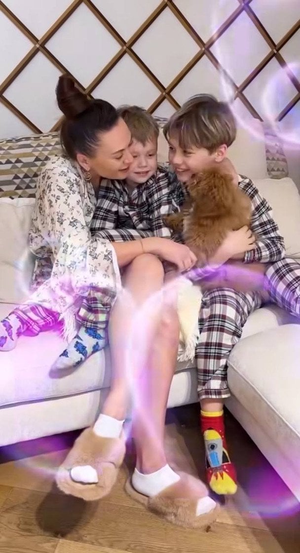 Анна Саліванчук з синами й песиком / © instagram.com/salivanchuk.anna