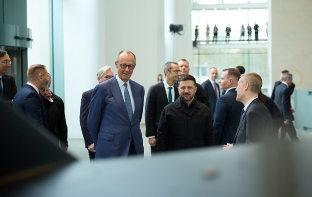 Зеленському і Мерцу представили українські БпЛА