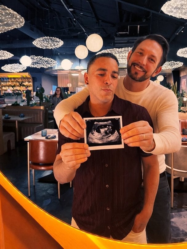Андрій Хветкевич та Феліпе зі знімком УЗД / © instagram.com/diveeasy