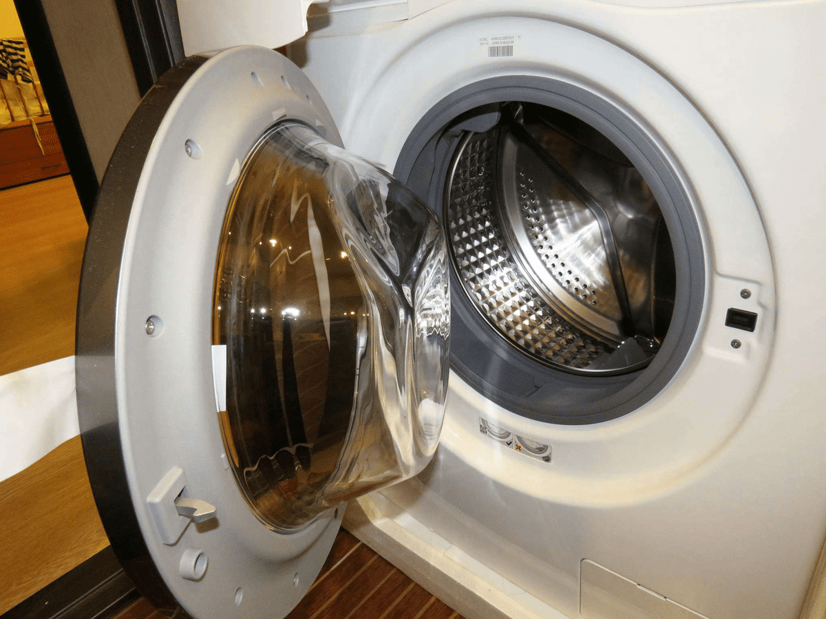 Експерти розповіли, де в пральній машині найбрудніше місце, яке потрібно чистити. Фото: скриншот з відео Експерти розповіли, де в пральній машині найбрудніше місце, яке потрібно чистити. Фото: скриншот з відео