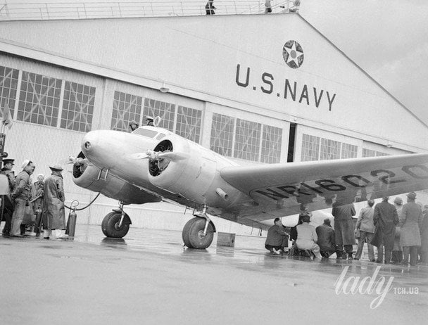 Підготовка літака Lockheed Electra для навколосвітнього польоту, 1937 рік / © Associated Press