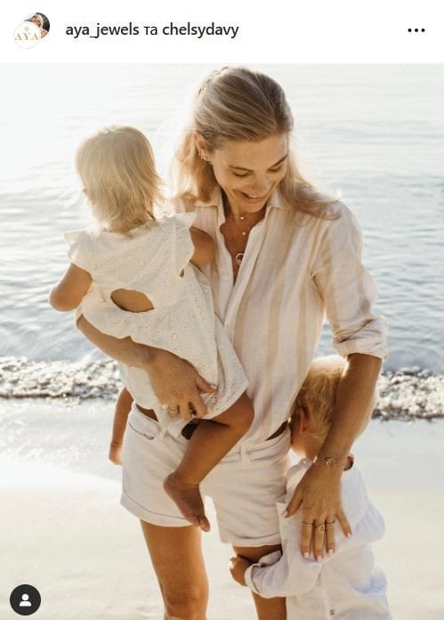 Челсі Деві з дітьми / © instagram.com/chelsydavy