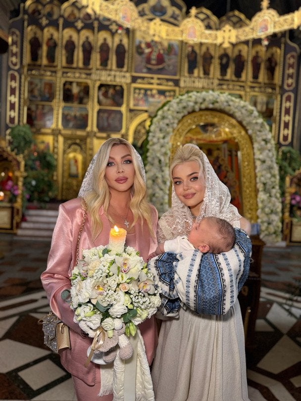 Аліна Гросу з сином і кумою Іриною Білик / © пресслужба Аліни Гросу