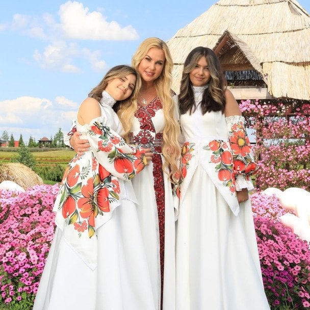 Камалія з доньками / © instagram.com/kamaliyaofficial