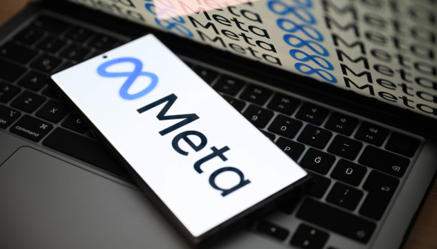 Meta попереджатиме батьків, якщо підлітки спілкуватимуться з ШІ про самогубство Meta попереджатиме батьків, якщо підлітки спілкуватимуться з ШІ про самогубство