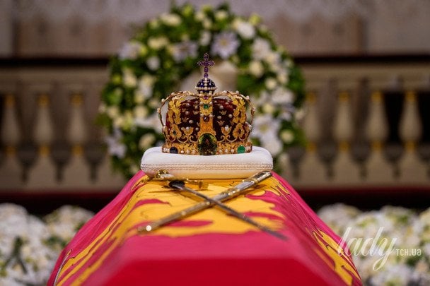 Труну короля Норвегії Гаральда V встановили в Палацовій каплиці в Осло / © Associated Press